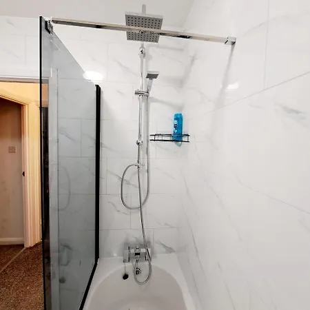 2 Bedroom House In - Sleeps 5 Wifi Parking