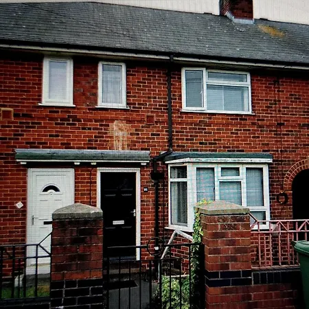 2 Bedroom House In - Sleeps 5 Wifi Parking Leeds (West Yorkshire)