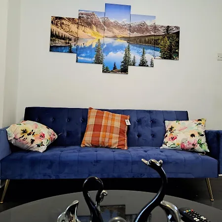 2 Bedroom House In - Sleeps 5 Wifi Parking Holiday home Leeds (West Yorkshire)