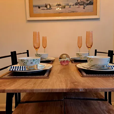 2 Bedroom House In - Sleeps 5 Wifi Pets