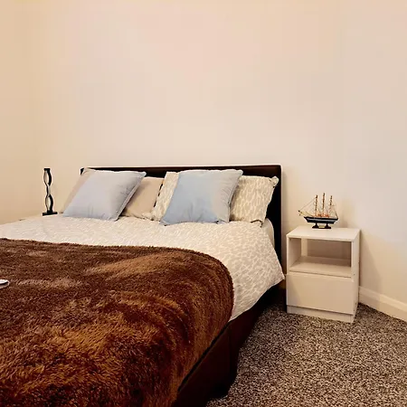 2 Bedroom House In - Sleeps 5 Wifi Parking *