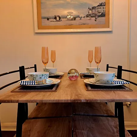 2 Bedroom House In - Sleeps 5 Wifi Pets