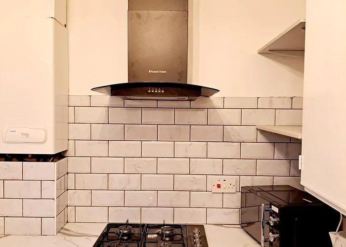 2 Bedroom House In - Sleeps 5 Wifi Parking Hébergement de vacances