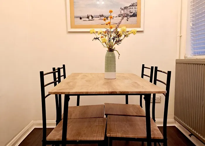 2 Bedroom House In - Sleeps 5 Wifi Parking Hébergement de vacances Leeds (West Yorkshire)