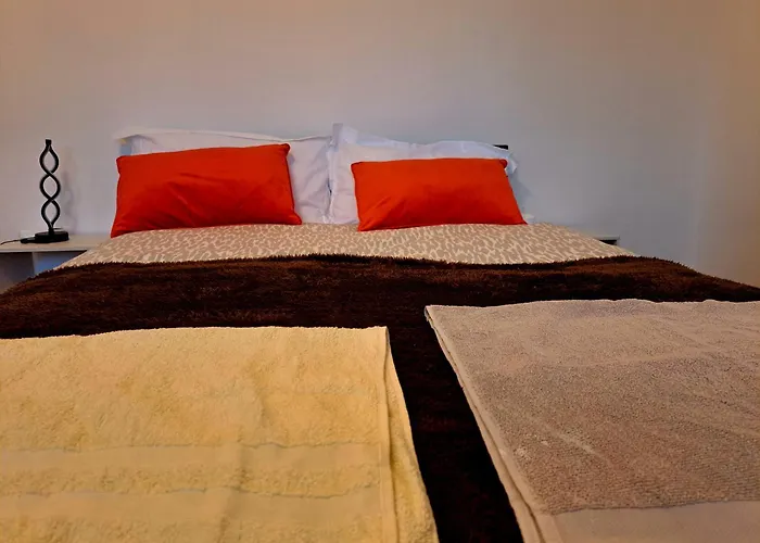 2 Bedroom House In - Sleeps 5 Wifi Parking 度假居