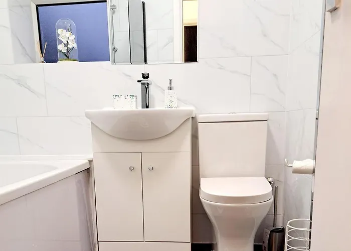 2 Bedroom House In - Sleeps 5 Wifi Parking