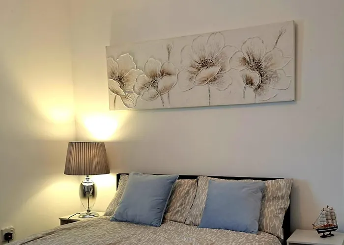 2 Bedroom House In - Sleeps 5 Wifi Parking Hébergement de vacances