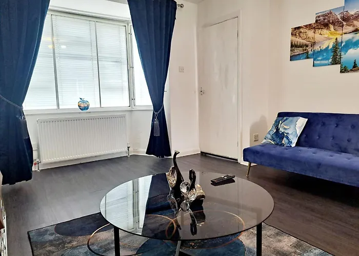 Hébergement de vacances 2 Bedroom House In - Sleeps 5 Wifi Parking *