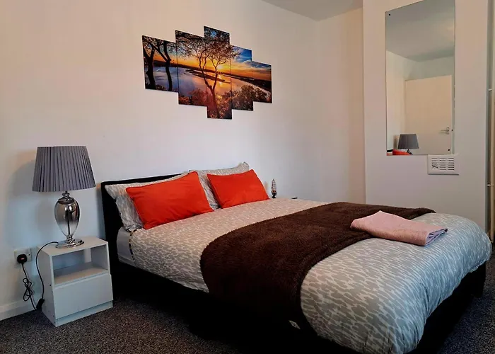 2 Bedroom House In - Sleeps 5 Wifi Parking *