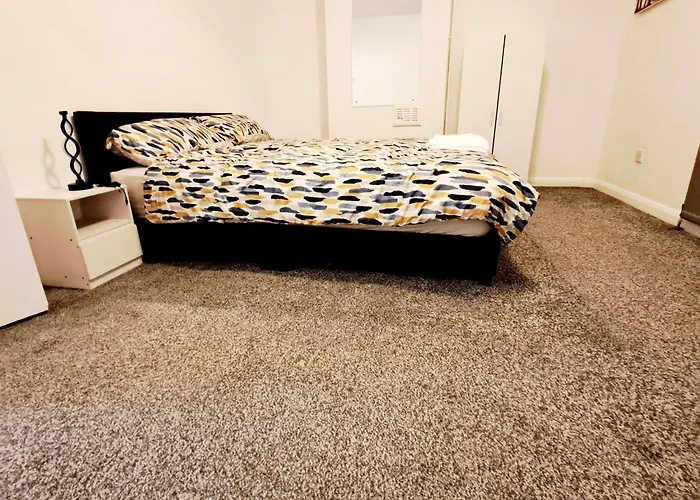 2 Bedroom House In - Sleeps 5 Wifi Parking Holiday home