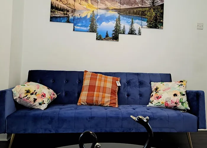 2 Bedroom House In - Sleeps 5 Wifi Parking Holiday home Leeds (West Yorkshire)