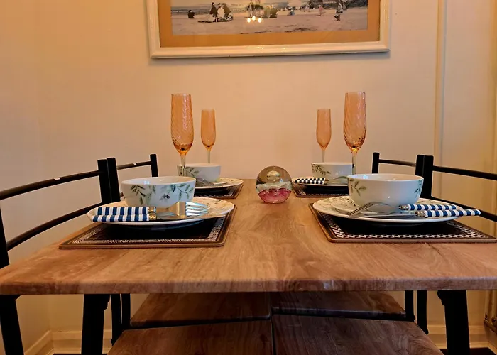 2 Bedroom House In - Sleeps 5 Wifi Parking