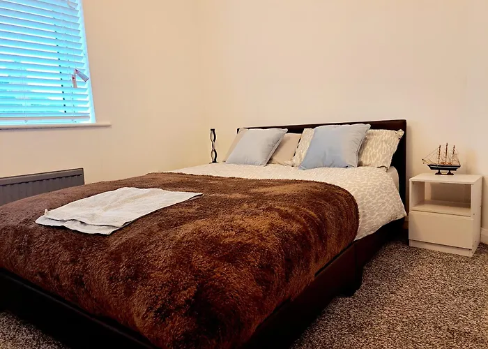 2 Bedroom House In - Sleeps 5 Wifi Parking Holiday home Leeds (West Yorkshire)