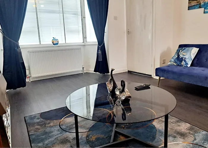 2 Bedroom House In - Sleeps 5 Wifi Parking